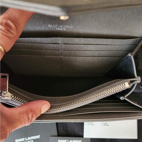 Ysl Portefeuille Famme (174Y7) Mo
Grey Metallasse Flap Wallet. - Picture 8 of 16